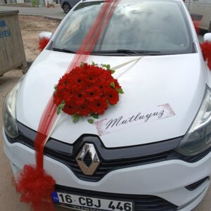 Kırmızı Gerbera Ve Tül Detaylı Gelin Arabası Kaput Süslemesi