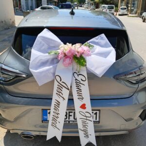 Pembe Çiçekli Ve Kişiye Özel Yazılı Beyaz Tül Gelin Arabası Süsleme Fiyonku